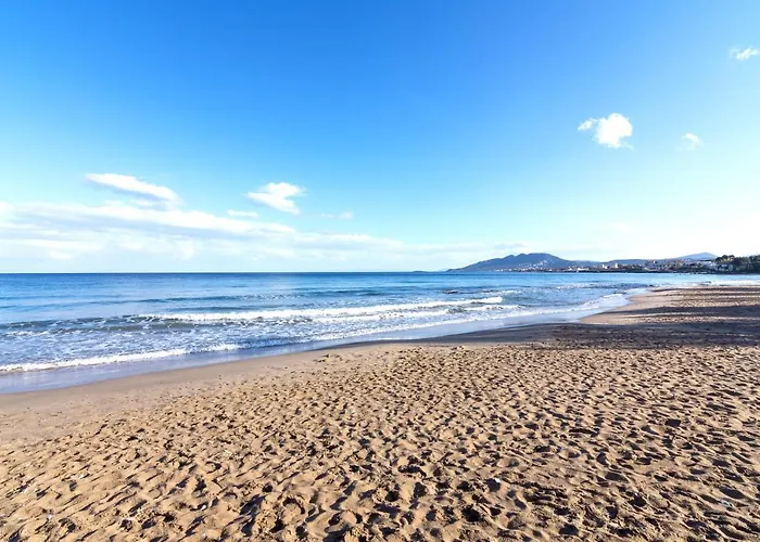 Penthouse & Apartments By The Sea Airport Airstay