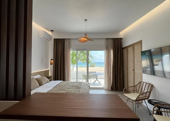 Penthouse & Apartments By The Sea Airport Airstay