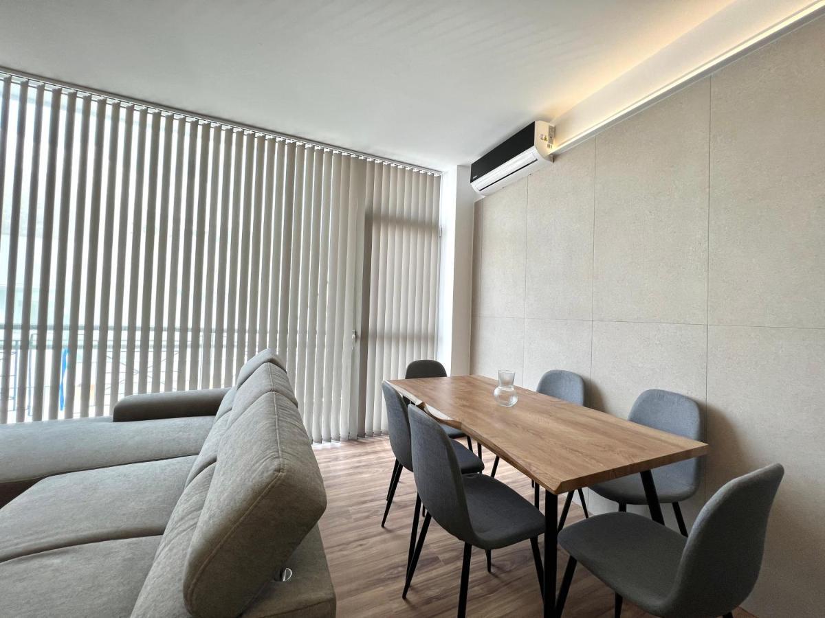 Penthouse & By The Sea Airport Airstay Apartment